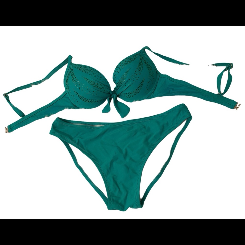 👙 Green bikini set